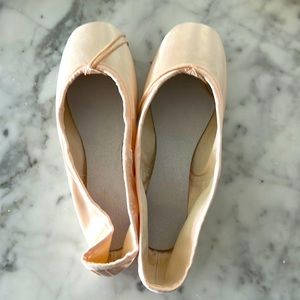 NWOT unworn SUFFOLK SOLO PREQUEL pointe shoes